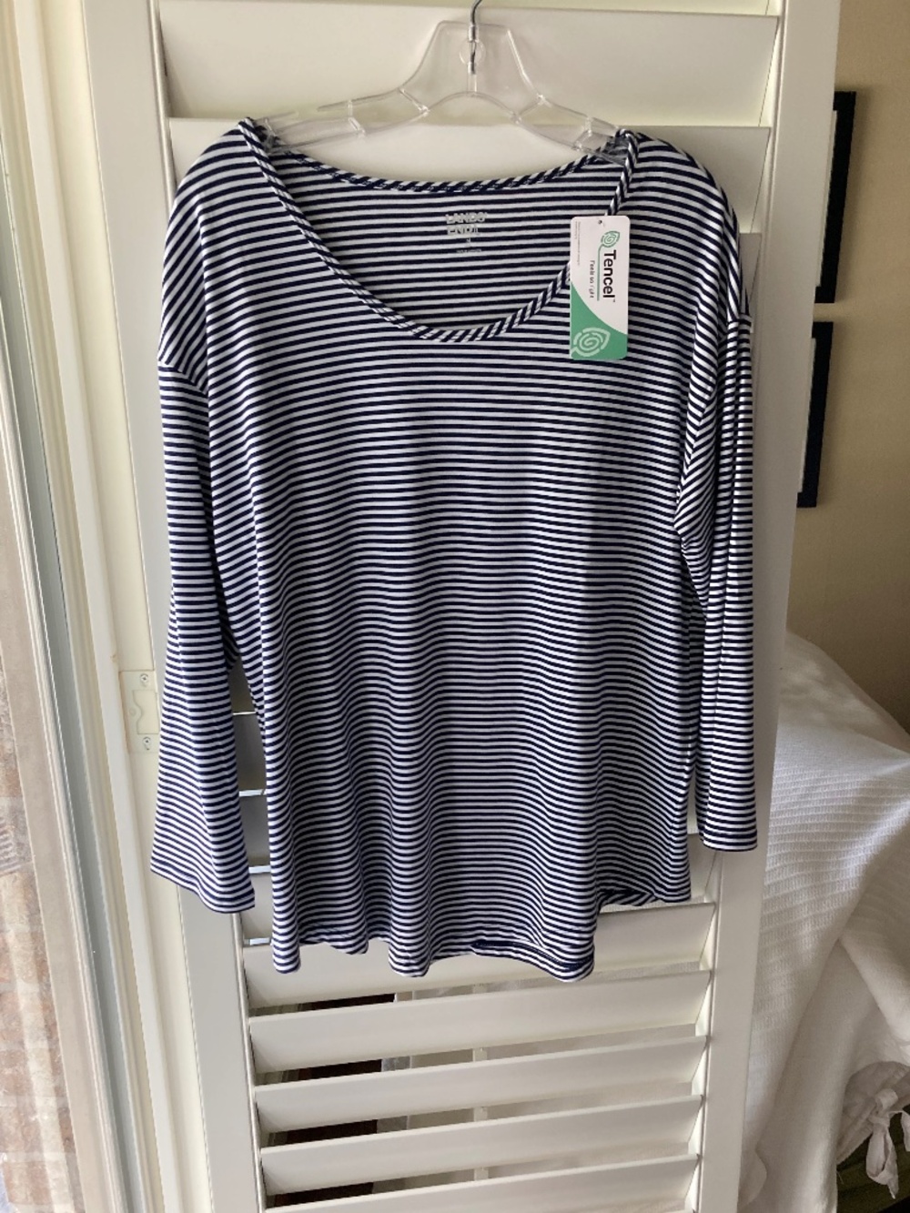 Women's NWT LE 3/4 Sleeve Lightweight Jersey Shirttail Tee